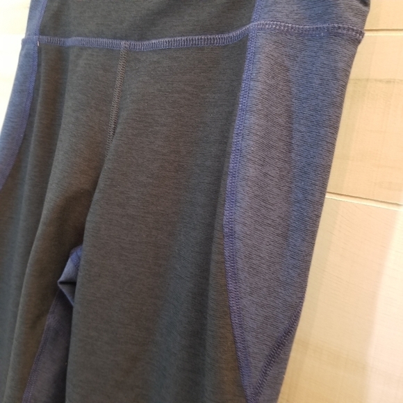 {S} Outdoor Voice Two Tone Warm Up Crop Leggings - Picture 6 of 11